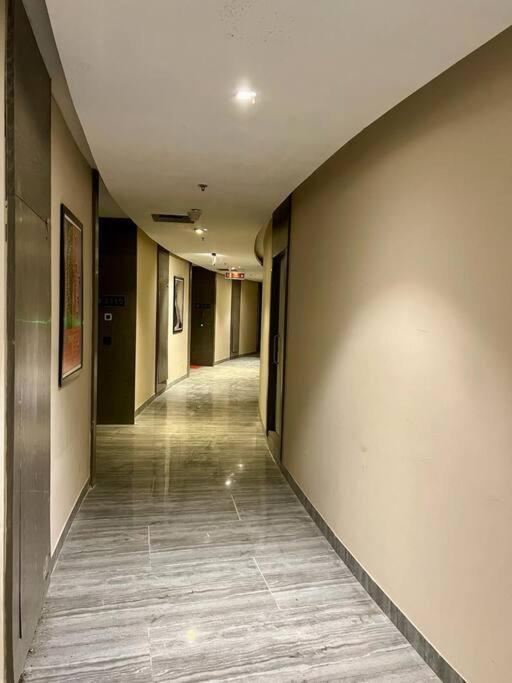 Countryside Luxury Suites - Supernova Noida Нью-Делі Екстер'єр фото