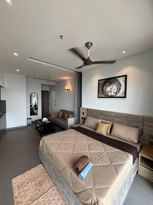 Countryside Luxury Suites - Supernova Noida Нью-Делі Екстер'єр фото