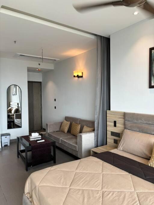 Countryside Luxury Suites - Supernova Noida Нью-Делі Екстер'єр фото