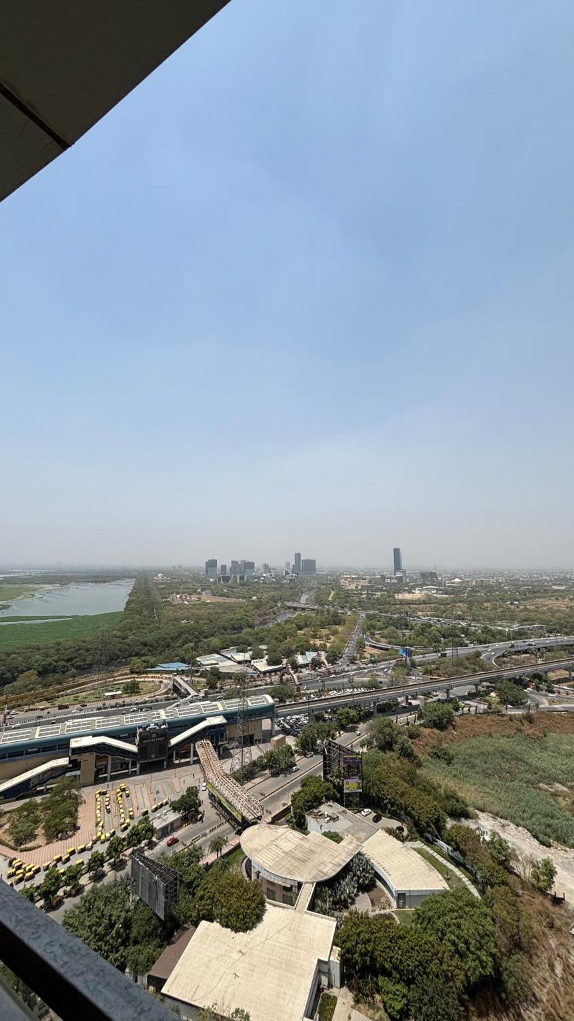 Countryside Luxury Suites - Supernova Noida Нью-Делі Екстер'єр фото